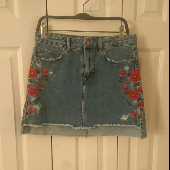 Zara floral embroidered denim skirt - Picture 4 of 7